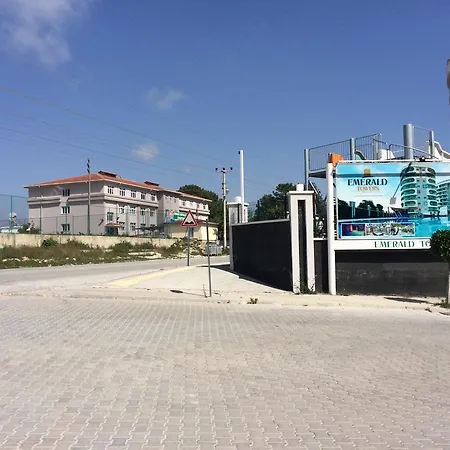 Апартаменты Emerald Park